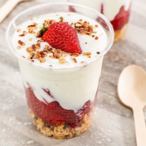 Bionedbrydelig kompostabel pla klar plastikkop med låg